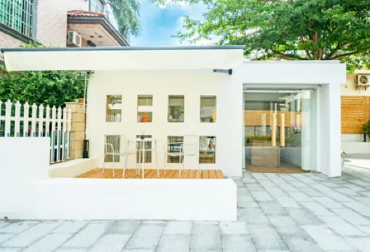 Haikou Occasional Empty Mountain Homestay (Jinniuling Park Branch) Отели рядом с достопримечательностью «Martyrs' Cemetery»