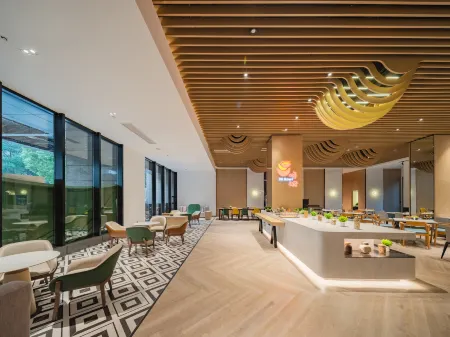 Holiday Inn & Suites Suzhou Yangcheng Lake Отели рядом с достопримечательностью «Soochow University(Yangchenghu Campus)»