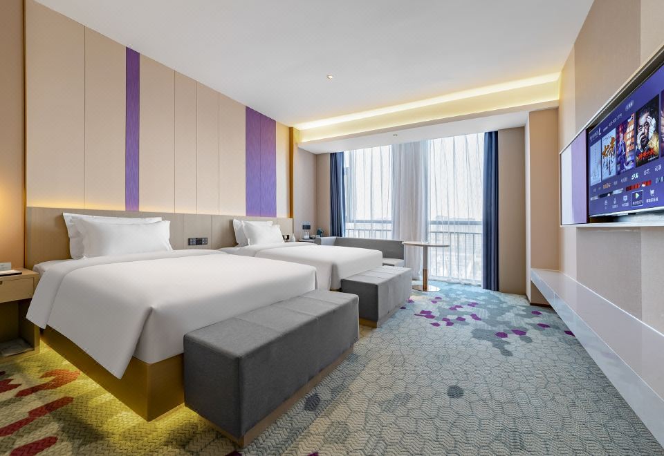 [라방 호텔의 세련되고 편안한 객실 인테리어 사진. 넓은 공간과 아늑한 조명이 특징이다.]