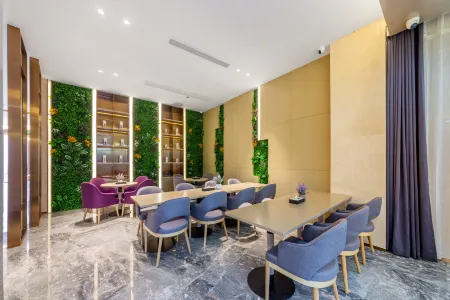 Lavande Hotel (Meilan Airport Branch, Haikou) Отели рядом с достопримечательностью «Qiongtai Normal University (Guilinyang Campus)»