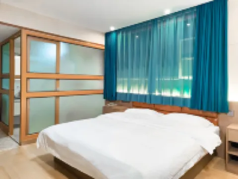 Holiday Inn Huanpeng (Jiaodong International Airport Branch) - 2-Star