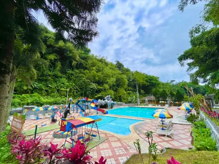 Lembah Permai Resort Отели рядом с достопримечательностью «Botanic Garden Cibodas»