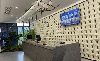 Changshou District Yuemei Huguang Hotel