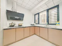 Yifeng Apartment (Rongsheng Zhongyang Guangchang)