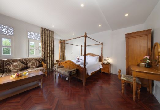 2. 라나 인탄 호텔..