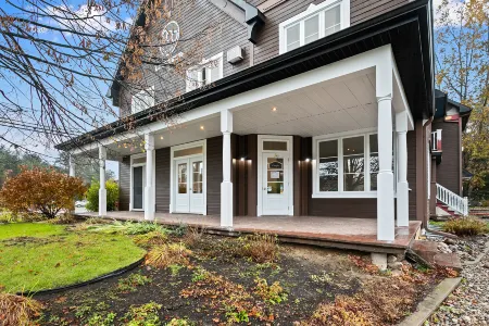 Le 900 Tremblant Inn Café and Bistro Отели рядом с достопримечательностью «Ski de fond Mont-Tremblant»