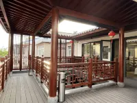 Lin Jiayi's new Chinese-style courtyard homestay Отели рядом с достопримечательностью «Автобусная станция в зоне развития»