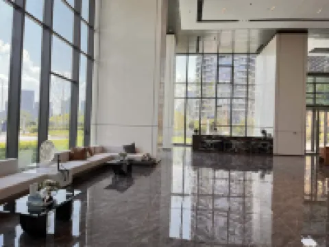 麓鳴輕奢影院公寓（麓雲路地鐵站店）