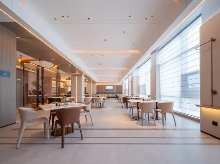 Atour Hotel  , Shenyang China German Industrial Park on shenliao road Отели рядом с достопримечательностью «Shenyang University of Chemical Technology (Northwest to Shenyang University of Chemical Technology School Hospital)»