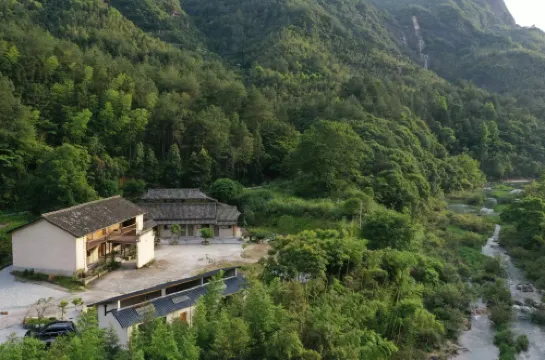 Longquan Fanruo Mountain Residence Homestay
