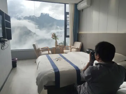 Mountain Homestay (Old Munden Village Shop)