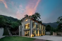 Youxing Mountain House · Misty Bamboo Sea · Swimming Pool Creek Tracing Family Boutique Stay