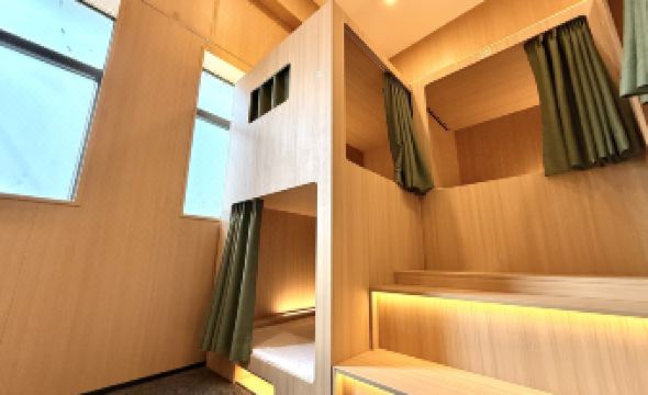 And Parallel Travel · Girls' Single-family Youth Hostel (Haizhu Square Subway Station)