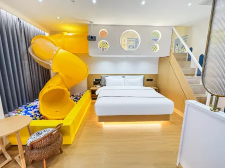 Xiyue Homestay (Changbai Mountain West Station)