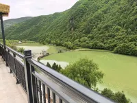 ‌Lake & Mountain Secluded Retreat‌