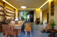 Mangshi Mangli · Pf · Utop Design Guesthouse (Dai Ethnic Ancient Town) - Mountain view