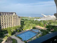Hilton Qingdao Golden Beach - Rooftop Pools