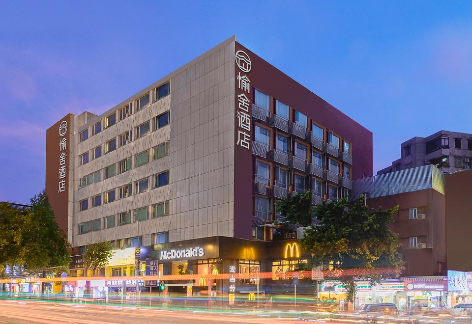 "There is a large building with the word ""hotel"" on the front and another building behind it" at Discovery Hotel (Guangzhou Railway Station Sanyuanli Subway Station)