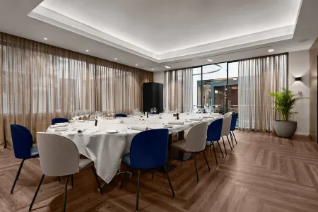 NH Brussels EU Berlaymont Отели рядом с достопримечательностью «Autoworld»