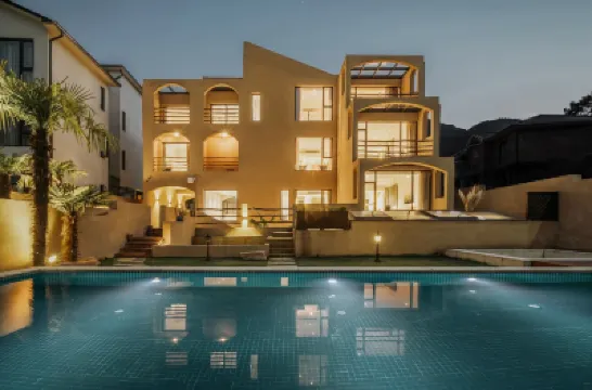 One Thousand And Seven Nights Hostel Hotels near Moganshan Minguo Library