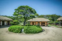 Rakkojae Andong Hahoe Hanok Hotel Hotels near Byeongsanseowon Confucian Academy