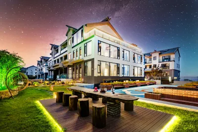 Floral·Penglai Xiaoyuan Inn (Penglai Pavilion Eight Immortals Crossing the Sea Ocean Polar World) Hotels in Yantai