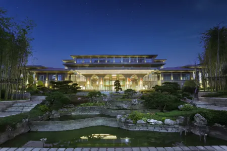 JIANGUO HOTEL ZUNYI Отели рядом с достопримечательностью «Zunyi Normal University»