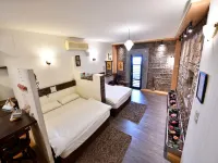 Windsor Han-Guan B&B Hotels near Houtong Cat Village
