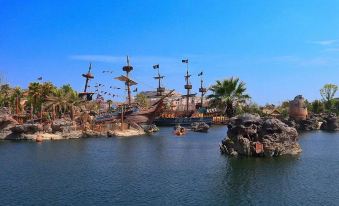 A combination of boats in the water and an amusement park on top is an interesting sight at Orange Hotel (Shanghai Pudong Airport)