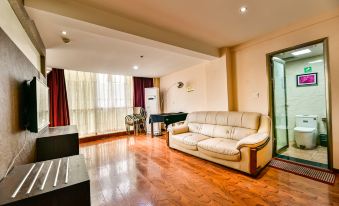 Parkson Jiayou Hotel (Kaili College)