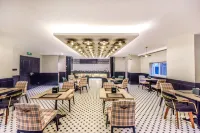 Chonpines Hotel (Chongqing Jiefangbei Pedestrian Street Hongyadong Branch)
