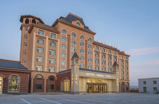 布爾津県河畔藝墅ホリデイホテル ブルチンのホテル