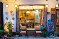 Yuezhu Inn (Yangshuo West Street Lijiang Branch)