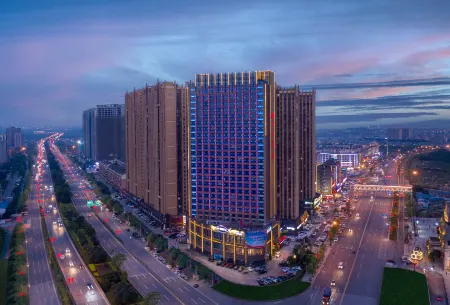 Hualiang Huatian Holiday Hotel Отели рядом с достопримечательностью «Hunan Biological and Electromechanical Polytechnic (Donghu Campus)»