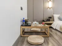 Crescent Moon Hotel (Chengdu Chunxi Road Tianfu Square Station) Hotéis em Chengdu