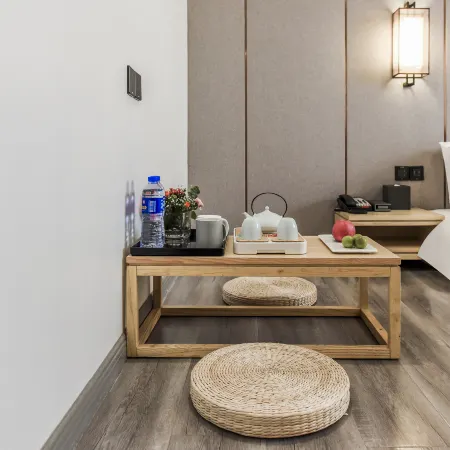 Crescent Moon Hotel (Chengdu Chunxi Road Tianfu Square Station)