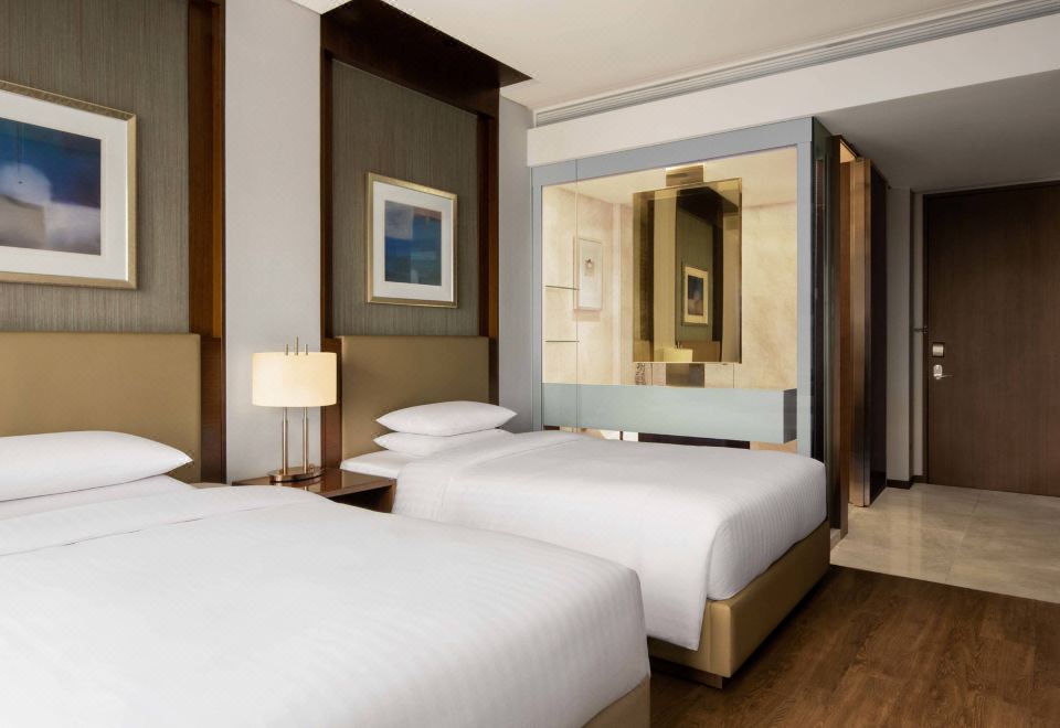 코트야드 바이 메리어트의 넓고 쾌적한 조식 레스토랑