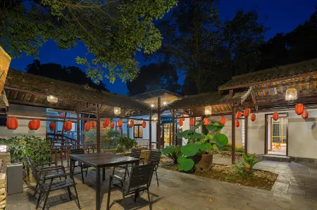 Floral Hotel·Laigui road Wang hotel (Donglin Temple Lushan cableway store) Отели рядом с достопримечательностью «Haiyun Sand Beach»