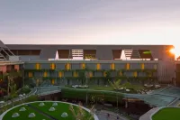 Yello Hotel Kuta Beachwalk Bali Hotell i 