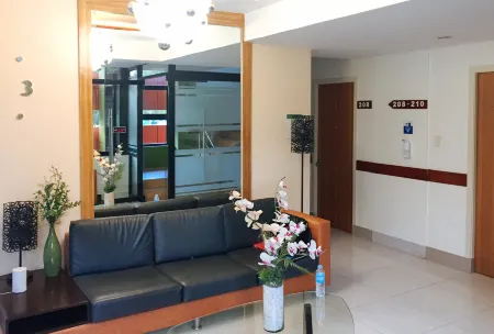 RedDoorz Plus @ ABC Landmark Hotel Отели рядом с достопримечательностью «Poor Clare Monastery of the Immaculate Conception»