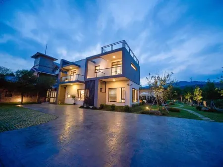 Lovely Pond Hostel Отели в г. Илань