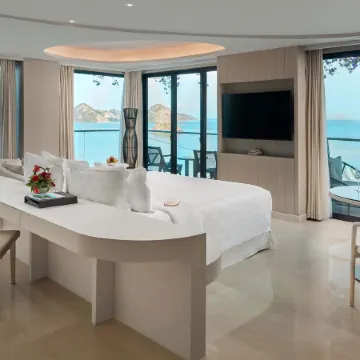 AYANA Komodo Waecicu Beach