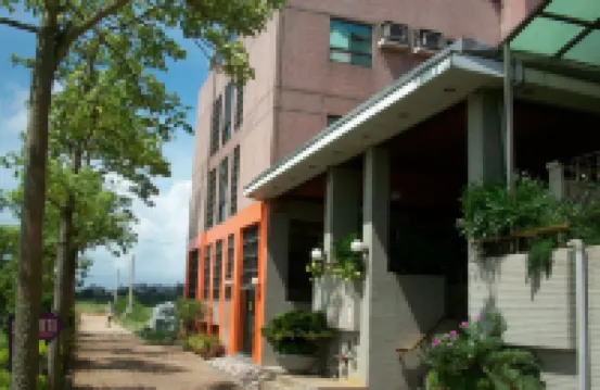 Kinsa Holiday Hotel