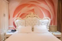 William Hotel (Haiyan Wuyue Plaza)