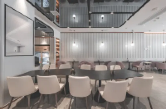 Haohe Scenic Area TV Tower Atour Hotel