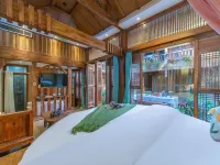 Nayako Courtyard Hidden Garden (Lijiang Ancient City Waterwheel Shop) Hotels near Square Street