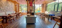 Slanting Lane Hotel