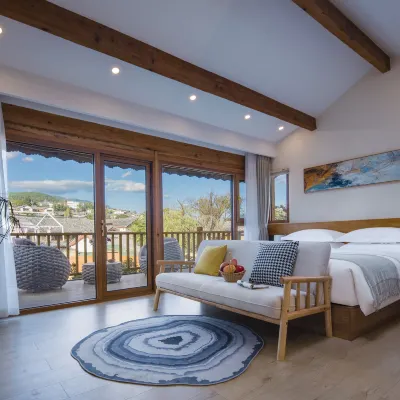 lijiang Nanting. Wind courtyard by stream Hotels near Nanmen Bridge