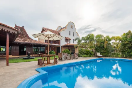 Limasan Villa Langkawi Отели рядом с достопримечательностью «Paramotor Langkawi Gliders»