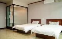 Jinglong Lingling Hotel Hotels near Qinhuang Ancient Road
